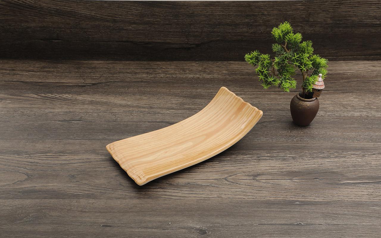 木纹桌子餐具